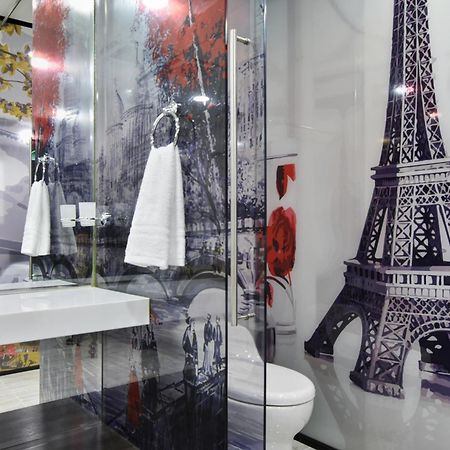 1Million Luxury Suites ميديلين المظهر الخارجي الصورة