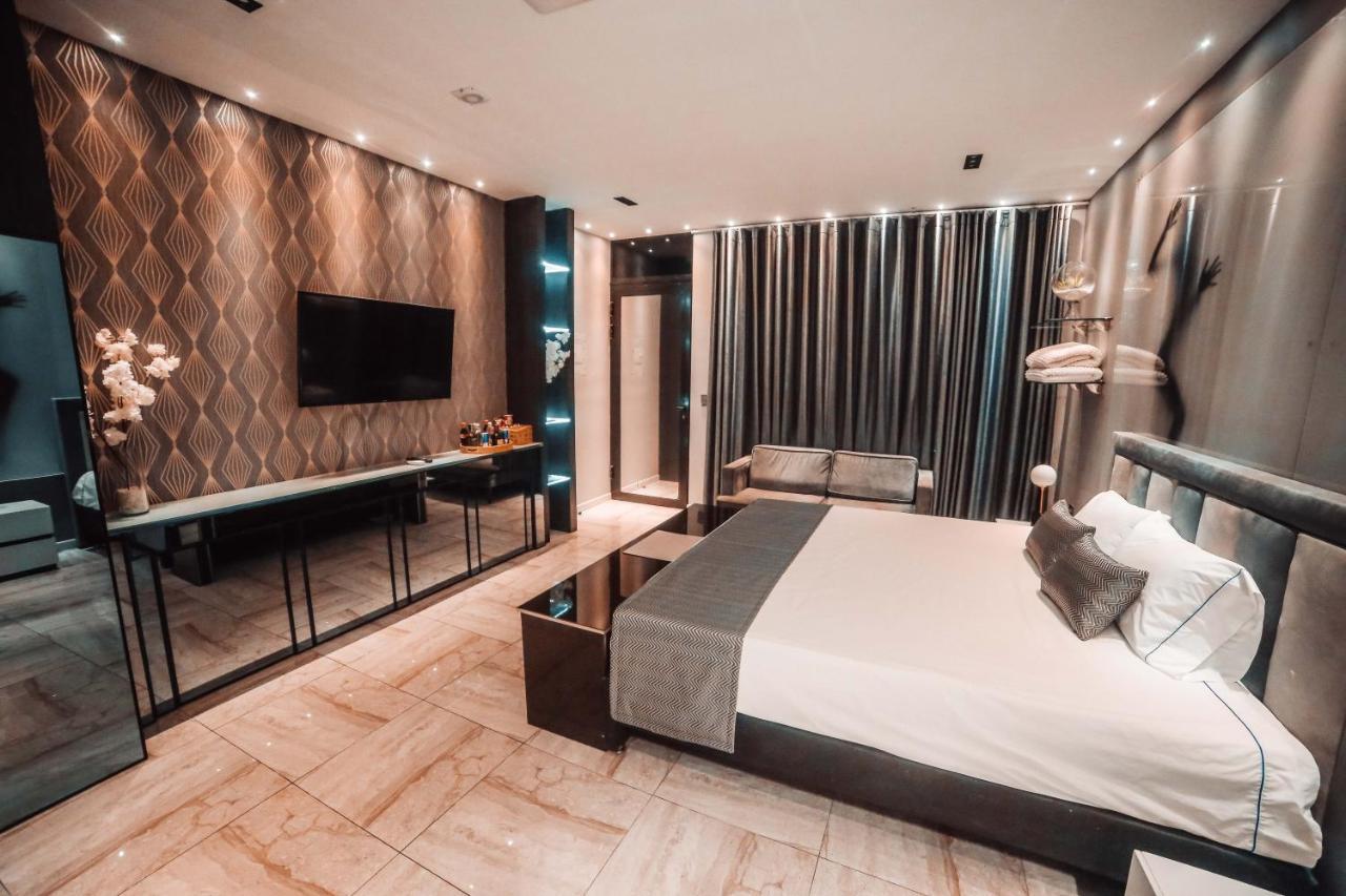 1Million Luxury Suites ميديلين المظهر الخارجي الصورة