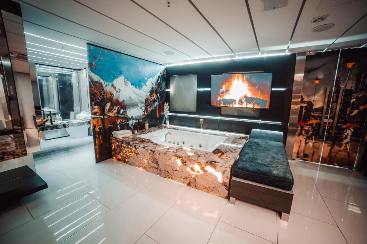 1Million Luxury Suites ميديلين المظهر الخارجي الصورة