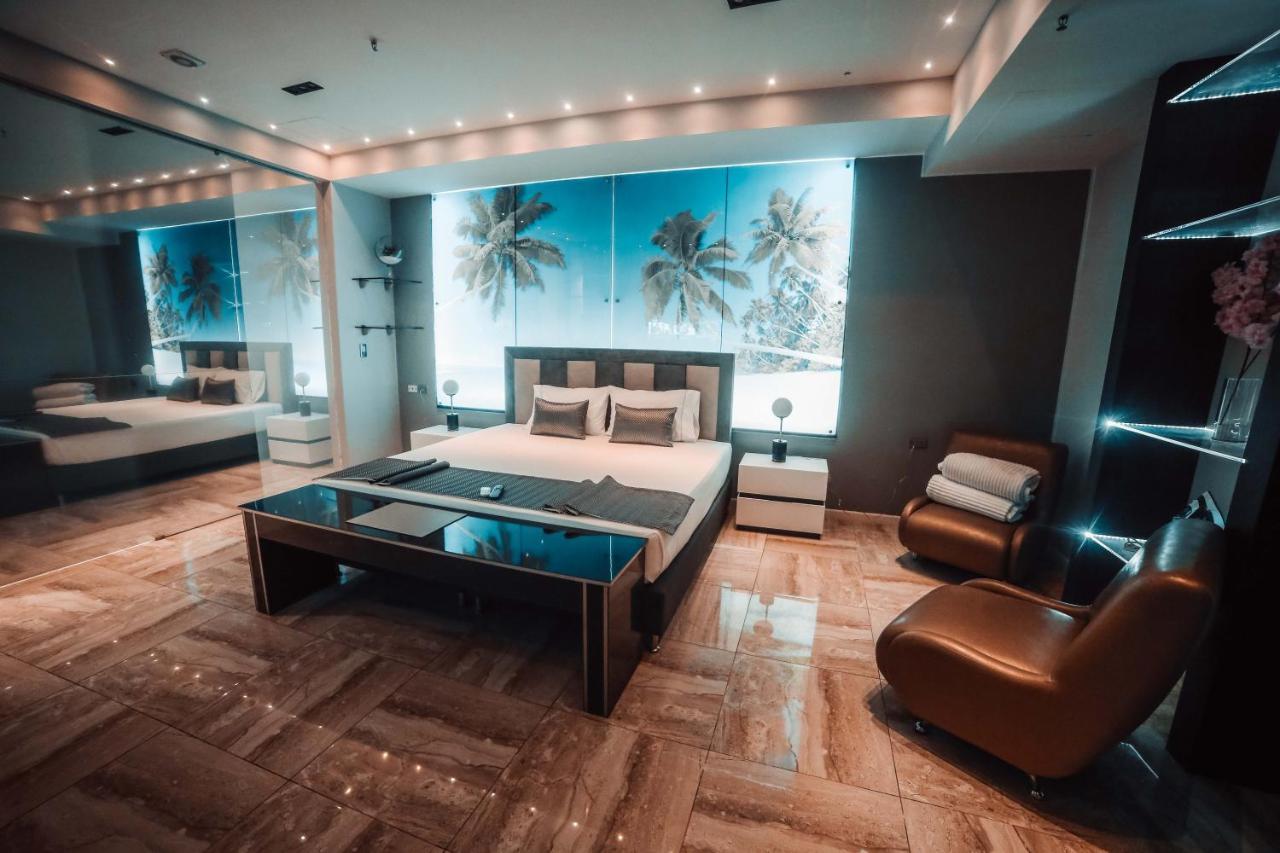 1Million Luxury Suites ميديلين المظهر الخارجي الصورة