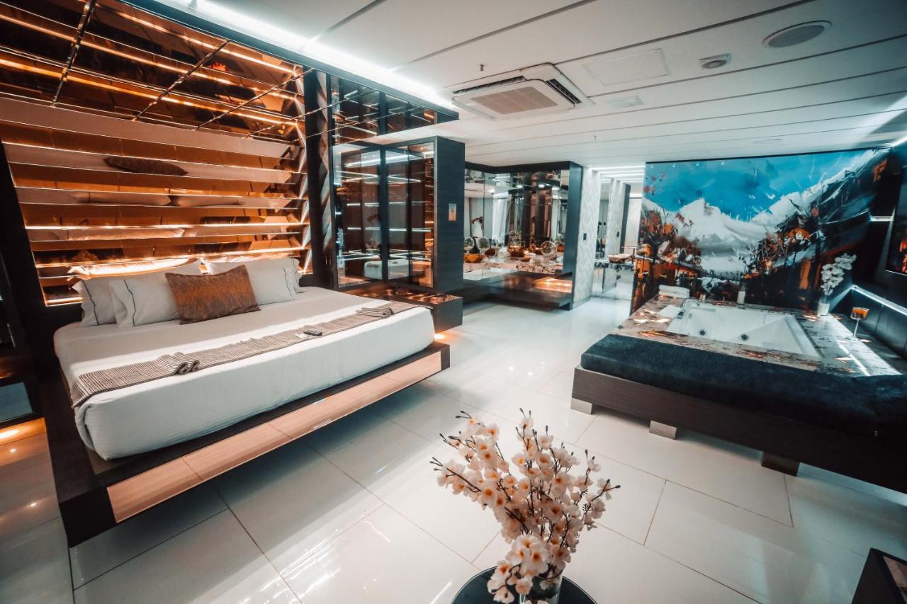 1Million Luxury Suites ميديلين المظهر الخارجي الصورة