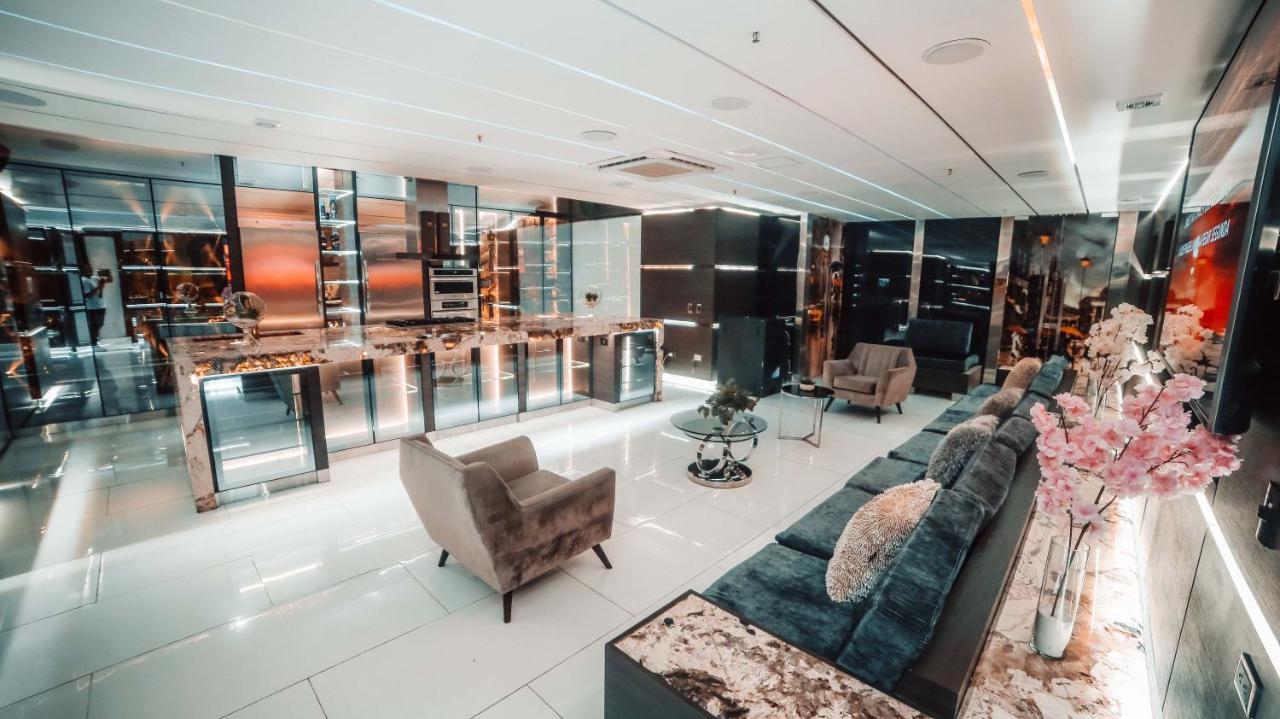 1Million Luxury Suites ميديلين المظهر الخارجي الصورة
