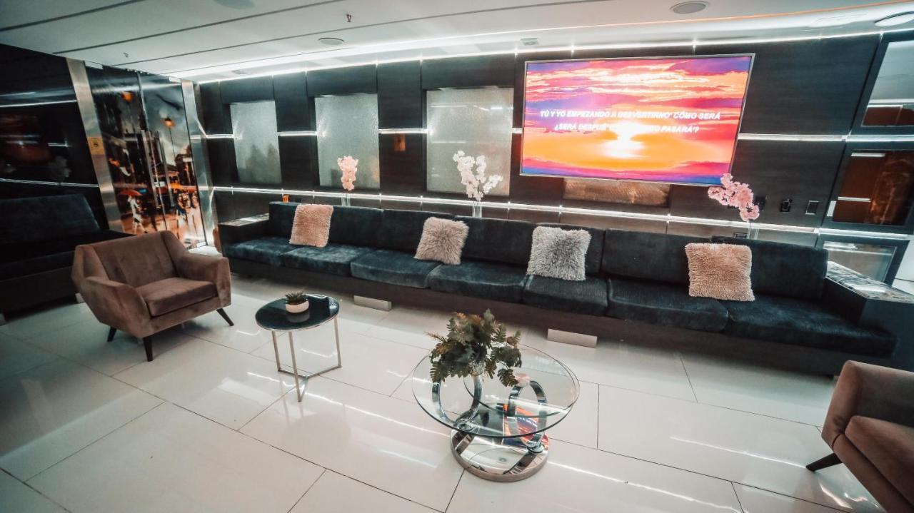1Million Luxury Suites ميديلين المظهر الخارجي الصورة