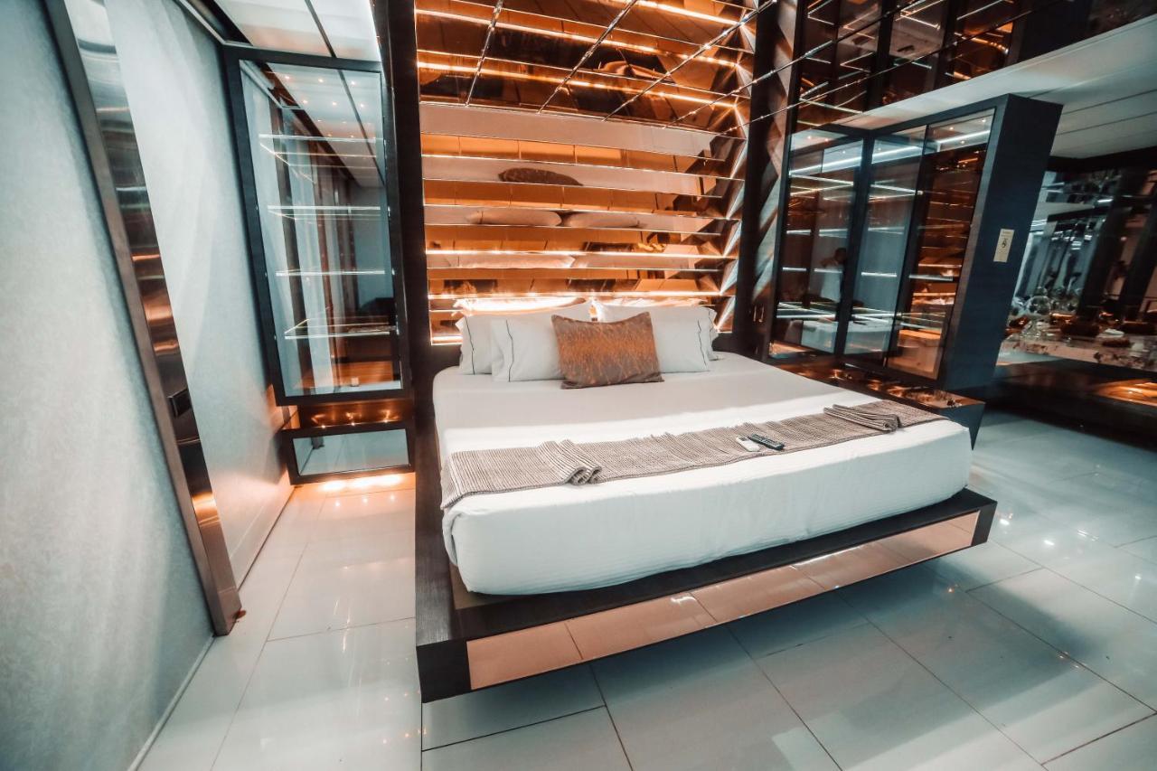 1Million Luxury Suites ميديلين المظهر الخارجي الصورة