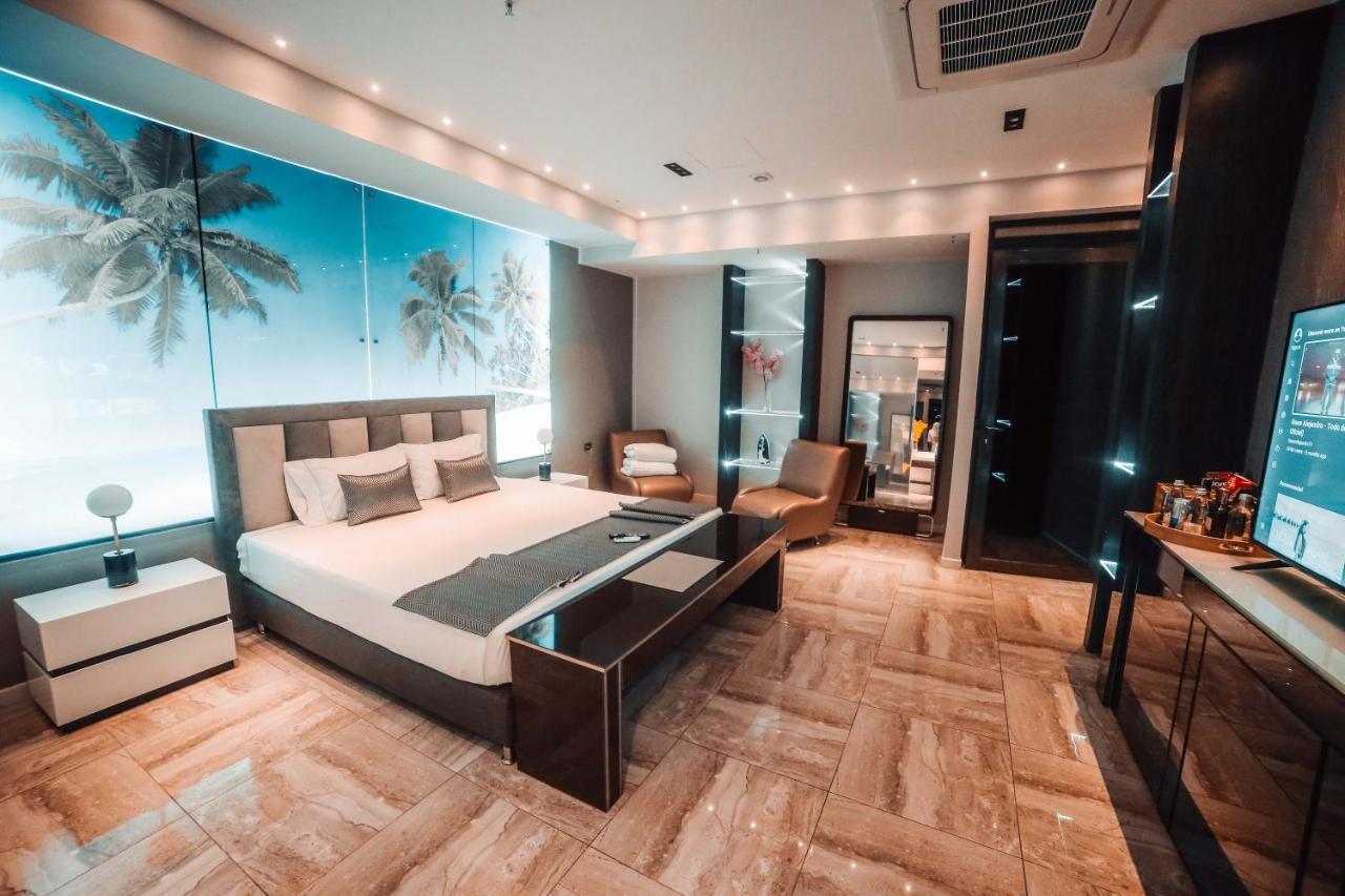 1Million Luxury Suites ميديلين المظهر الخارجي الصورة