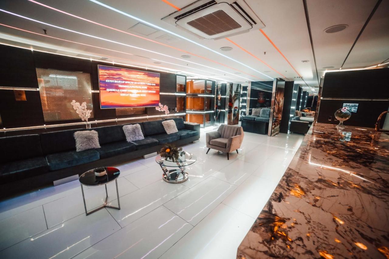1Million Luxury Suites ميديلين المظهر الخارجي الصورة