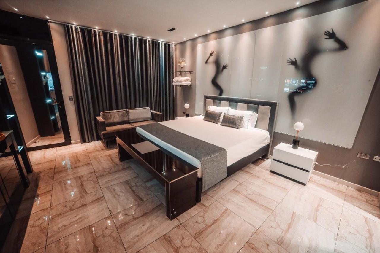 1Million Luxury Suites ميديلين المظهر الخارجي الصورة