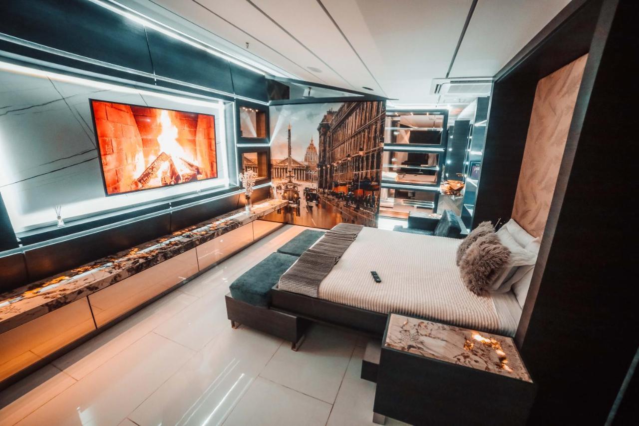 1Million Luxury Suites ميديلين المظهر الخارجي الصورة