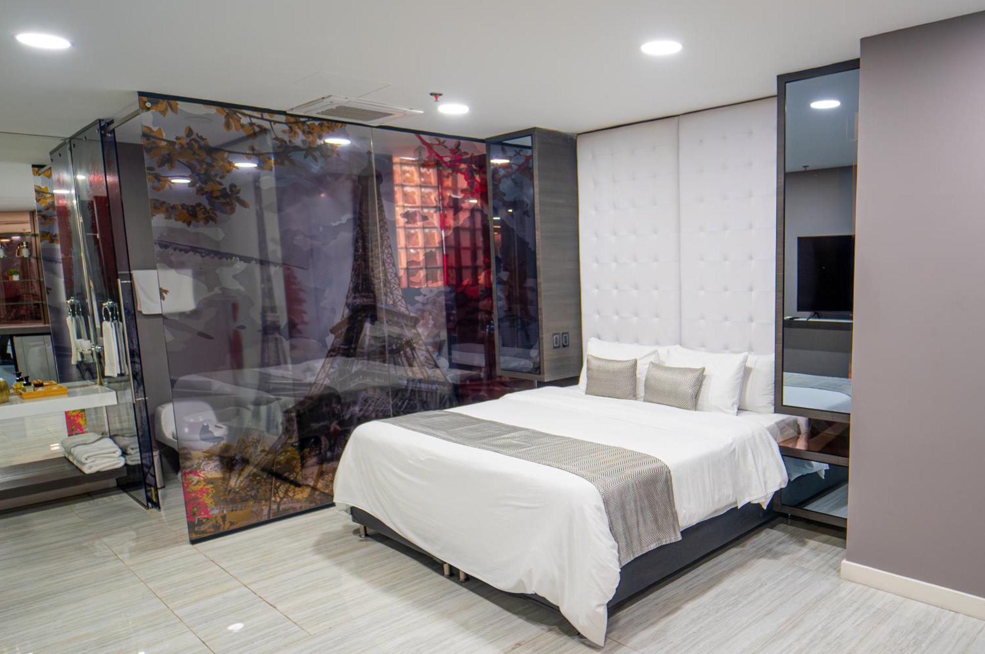 1Million Luxury Suites ميديلين المظهر الخارجي الصورة