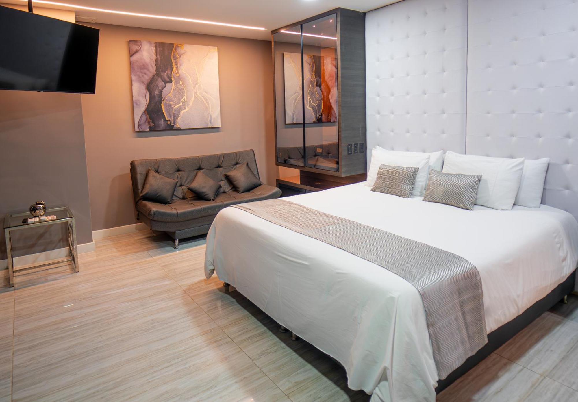 1Million Luxury Suites ميديلين المظهر الخارجي الصورة